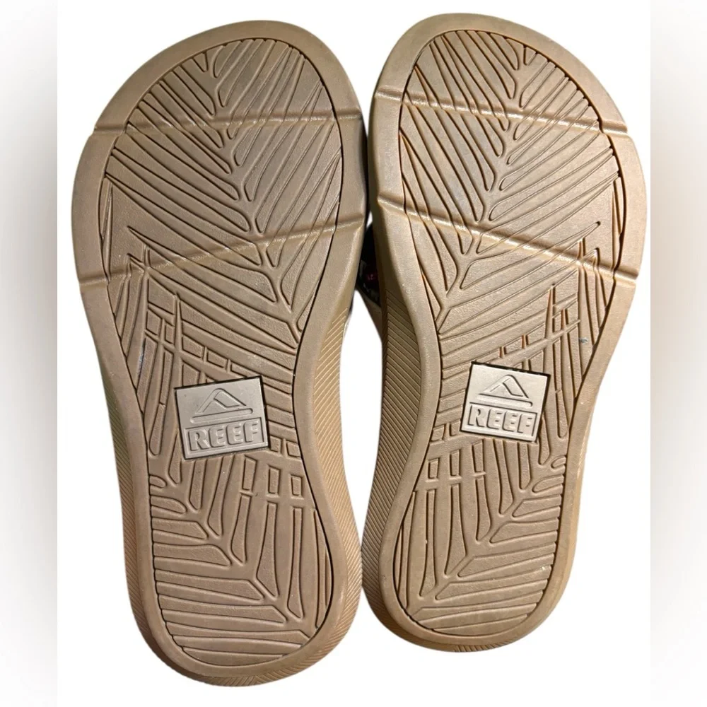 Reef-NWOT Santa Ana Men's Flip Flop Sandals size 7 or women’s 8.5. New w/o tags!